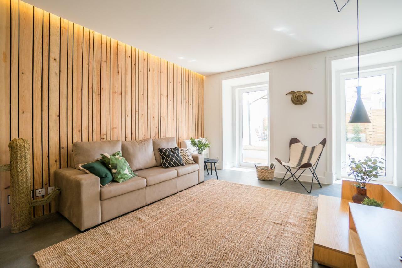 Apartment Wood Wall&garden