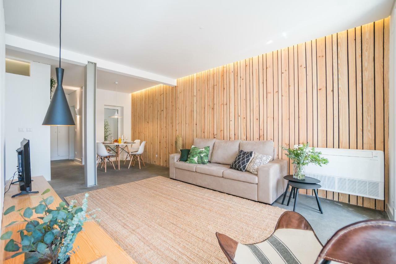 Wood Wall&garden Apartment