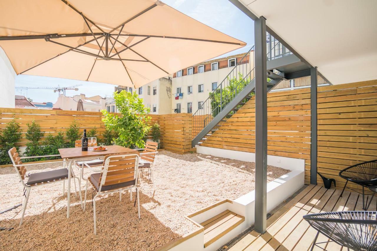 Wood Wall&garden Apartment Lissabon
